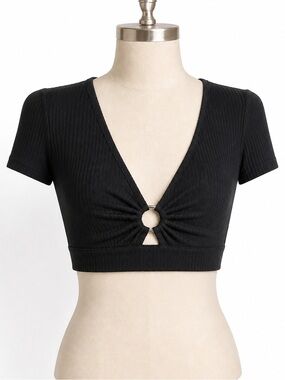 Black Ribbed Cutout Crop Top | O-Ring Front